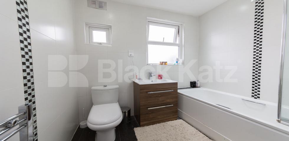 			Fantastic New Instruction!, 4 Bedroom, 1 bath, 1 reception House			  Petworth Road, North Finchley